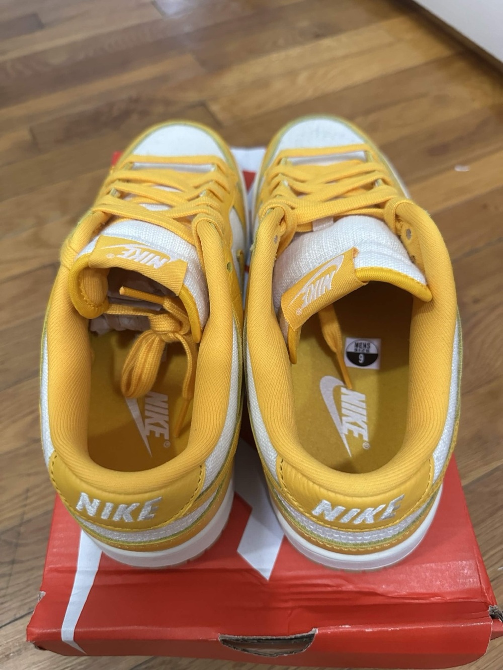 *Used* Nike Dunk Low Men White Yellow (HF4867-739) Size 9 *Damaged Original Box* - Picture 3 of 11